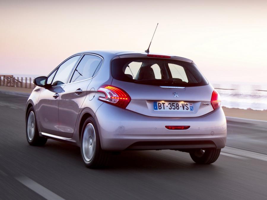  Peugeot 208 5-Door 2012 года  (фото 61 из 73)